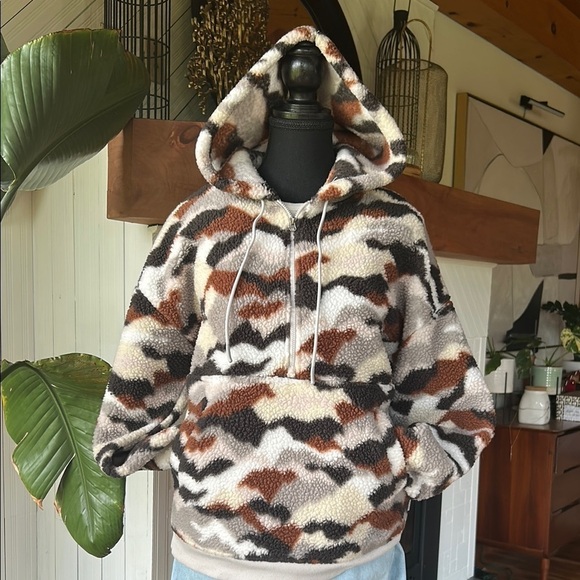 Eddie Bauer Sweaters - Eddie Bauer We Wander Fleece Half Zip Hoodie